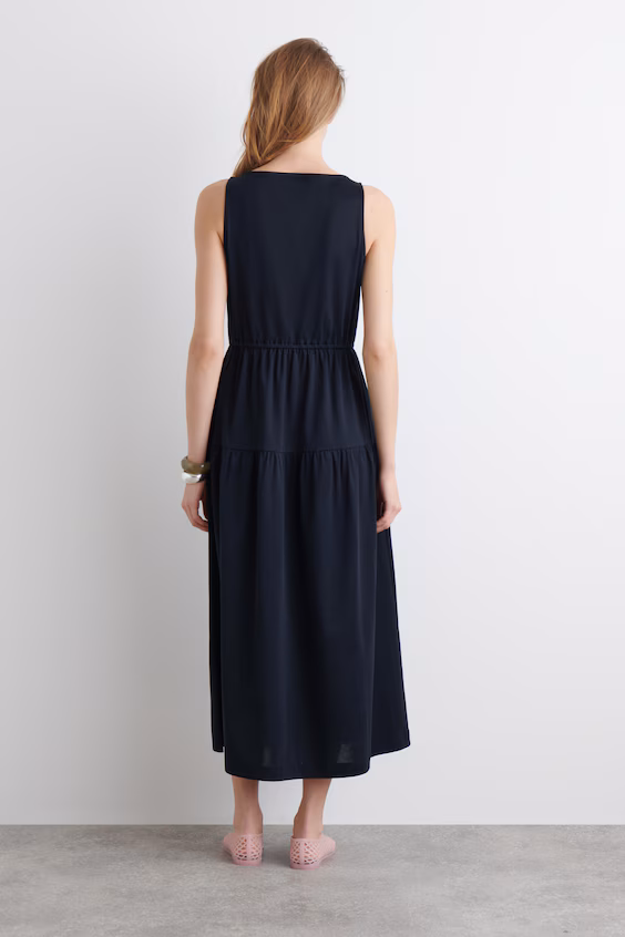 Миди платье с узором и вырезом лодочкой