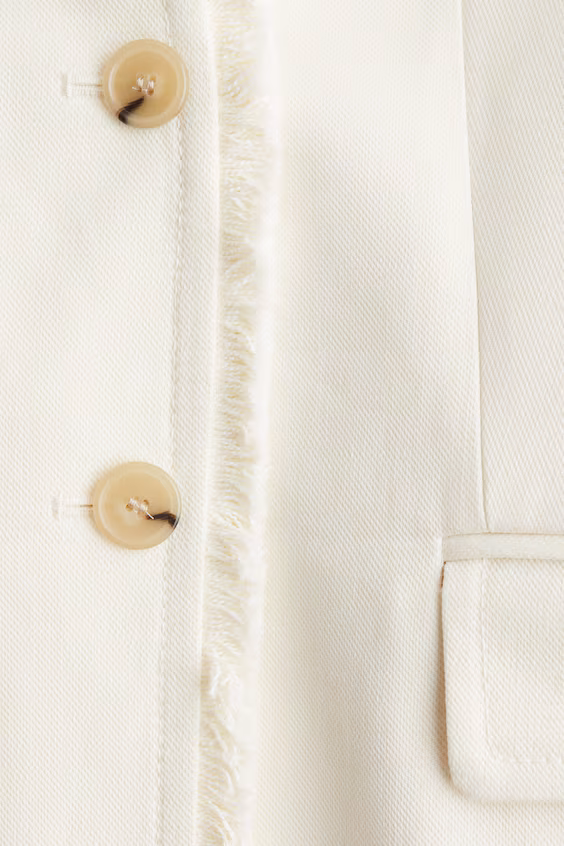 Пиджак с обрезанными краями