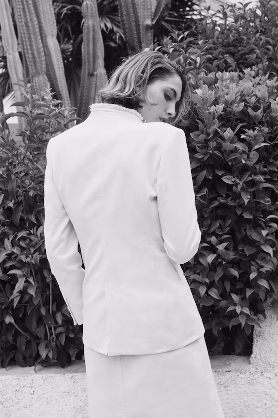 Пиджак с обрезанными краями