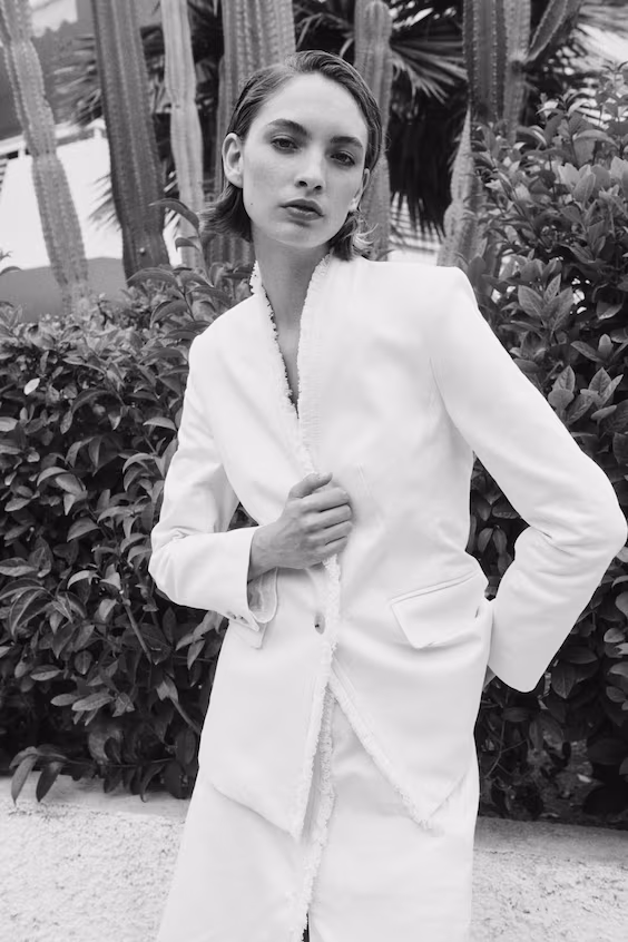 Пиджак с обрезанными краями