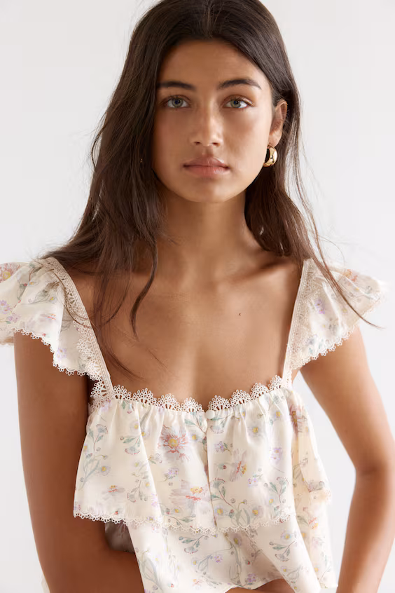 Топ короткий с кружевными оборками