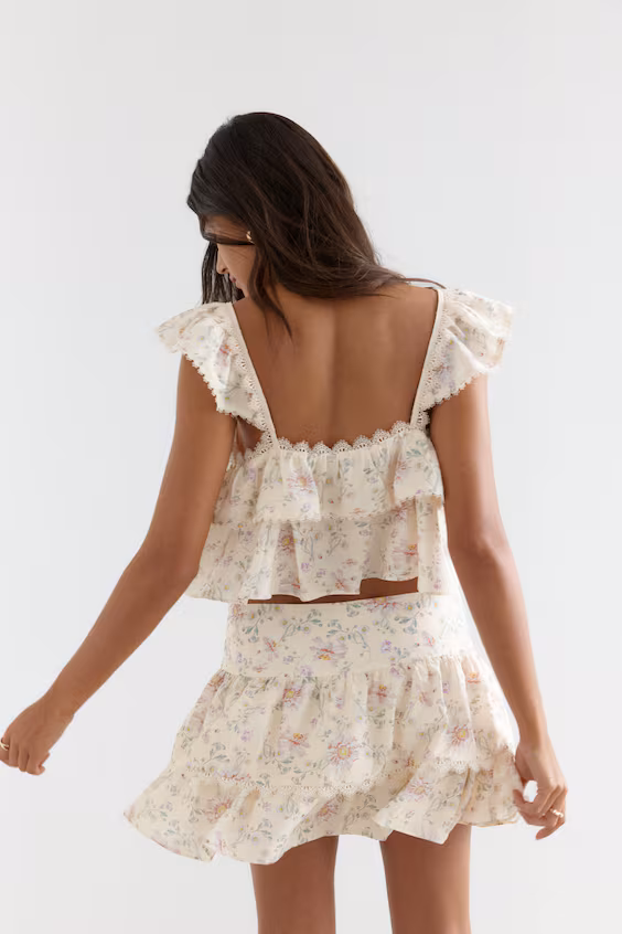 Топ короткий с кружевными оборками