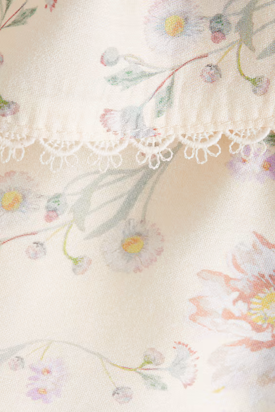 Топ короткий с кружевными оборками