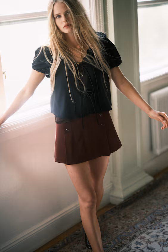 Блузка с завязками спереди