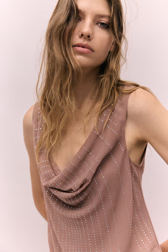 Топ из шифона с украшением стразами