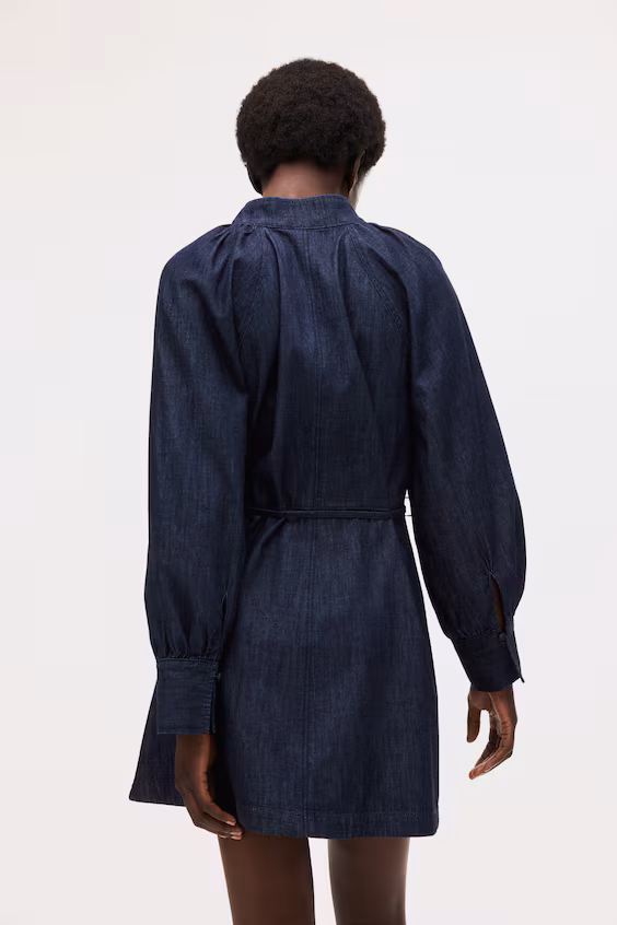 Платье из джинсы с поясом на завязках