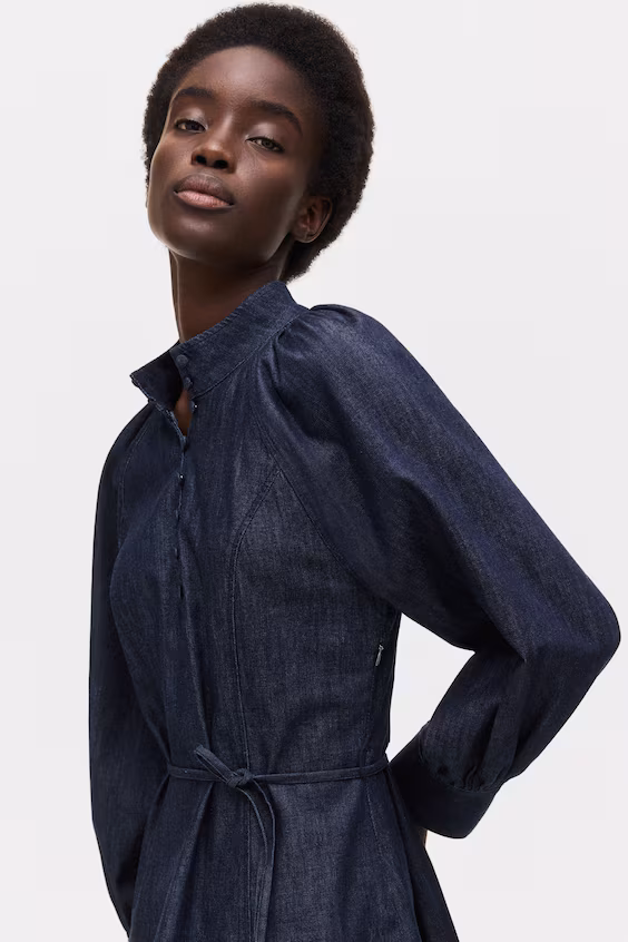 Платье из джинсы с поясом на завязках