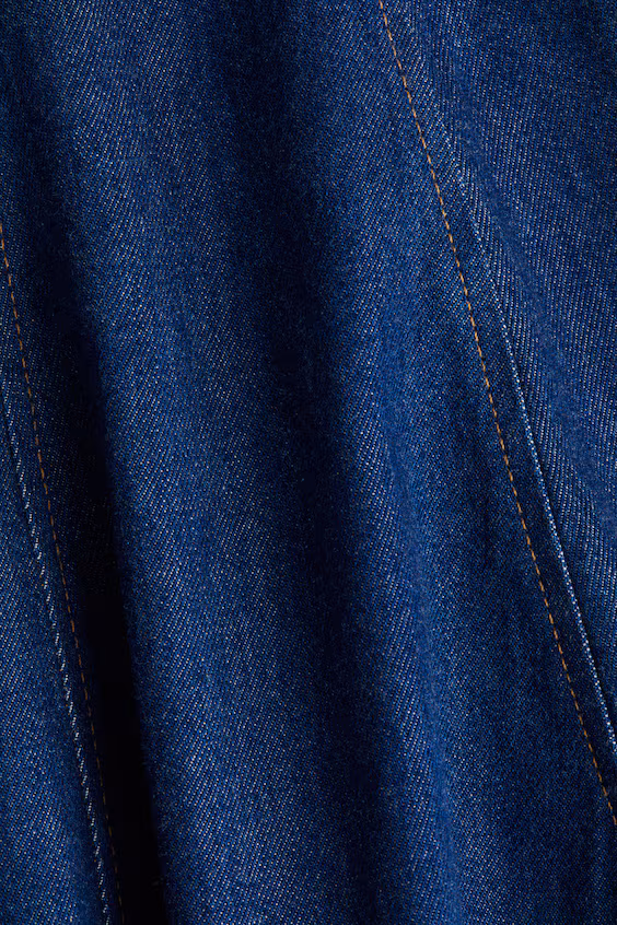 Платье из джинсы с расклешенной юбкой