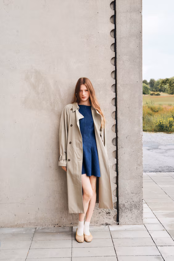 Платье из джинсы с расклешенной юбкой