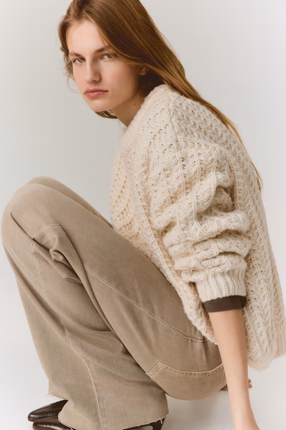 Свитер из вязаной ткани