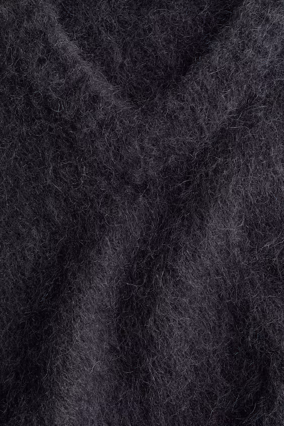 Жилет из мохера с вязаными узорами