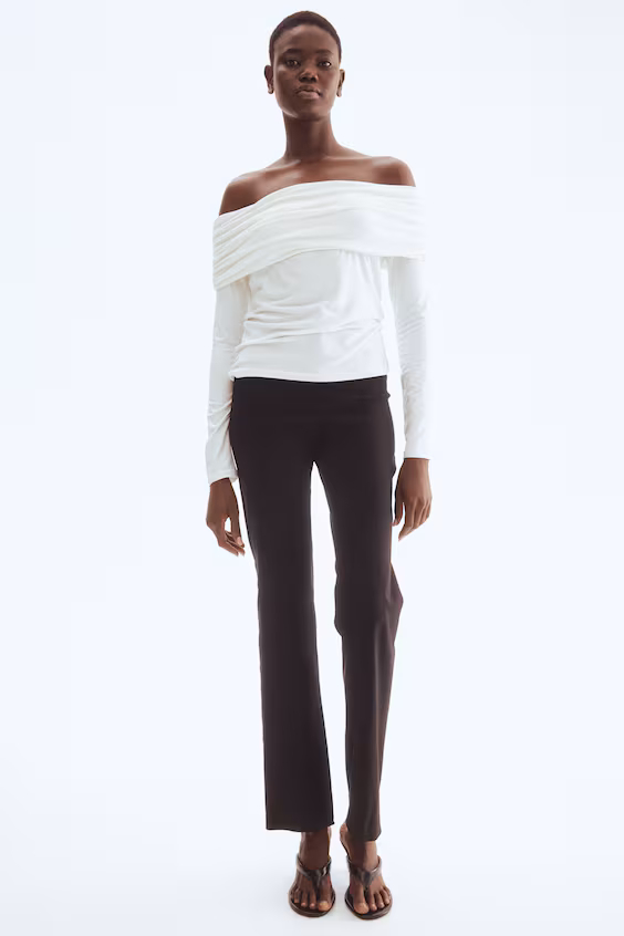 Свитер с открытыми плечами