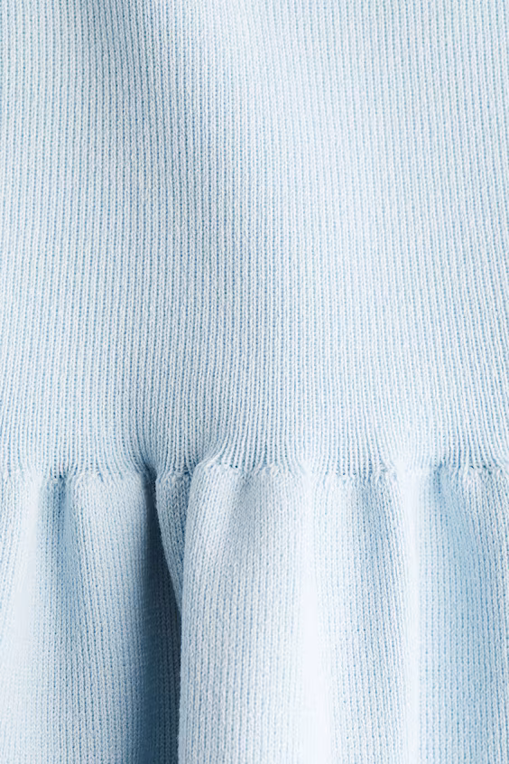 Свитер с баской из трикотажа