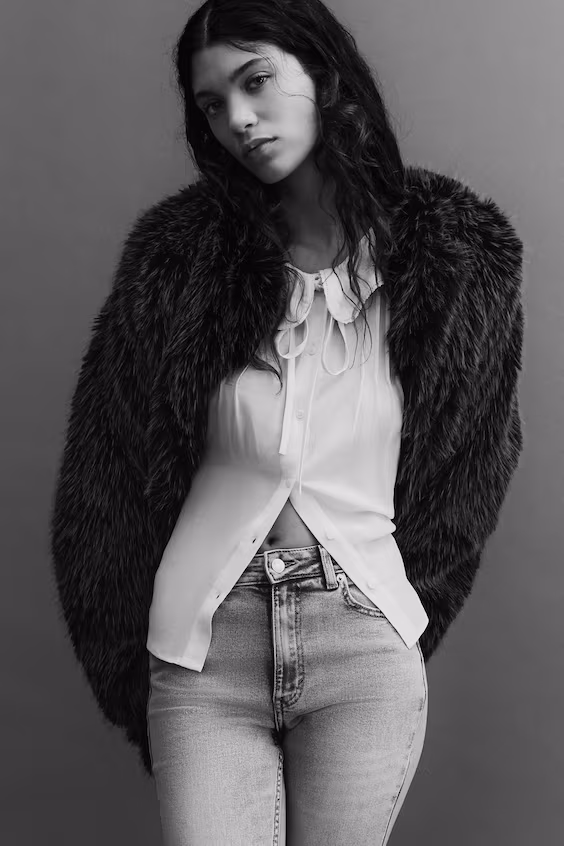 Джинсы расклешённые из светлого денима