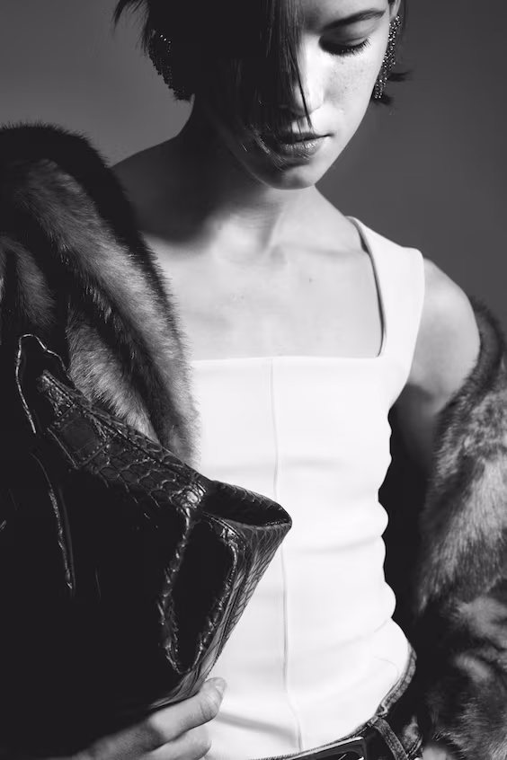 Топ без рукавов с квадратным вырезом