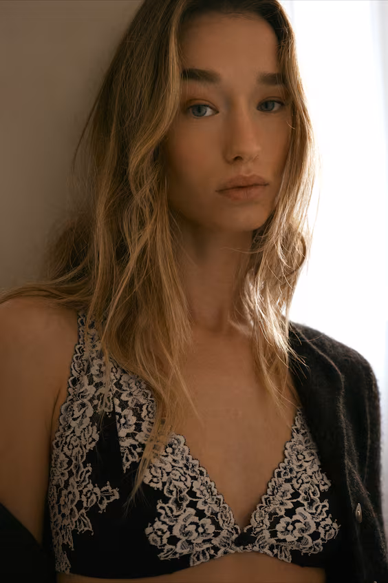 Софт и подушечный бюстгальтер из кружева