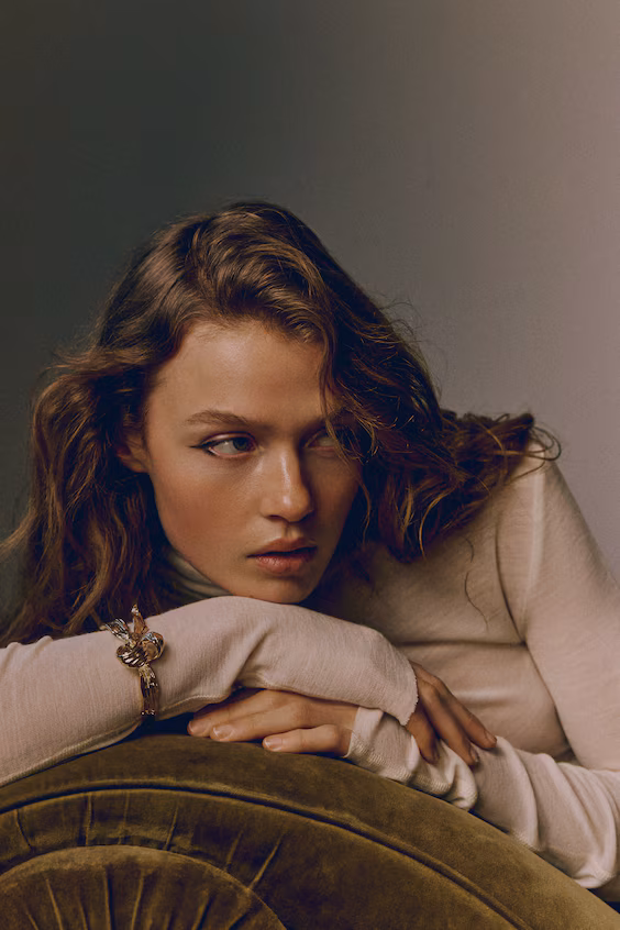 Жесткий артикулированный браслет с бантом