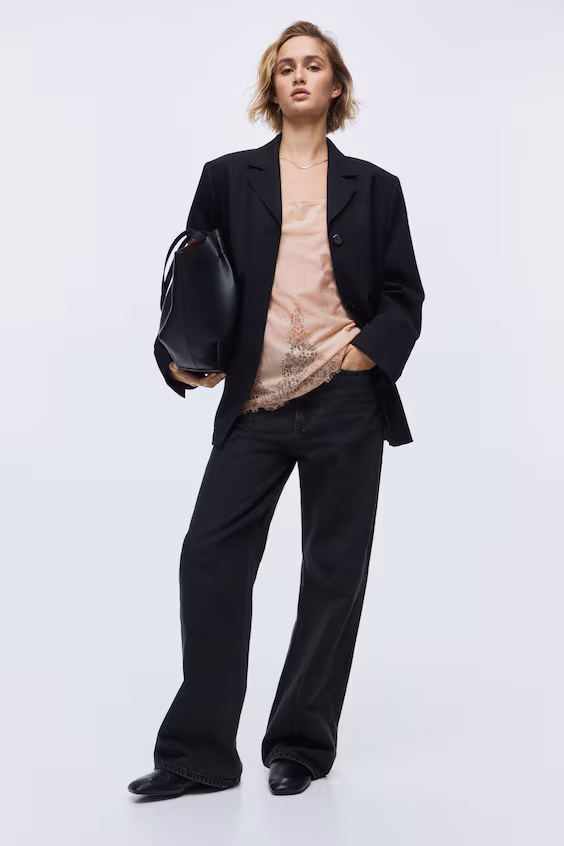 Топ на тонких бретелях с кружевом