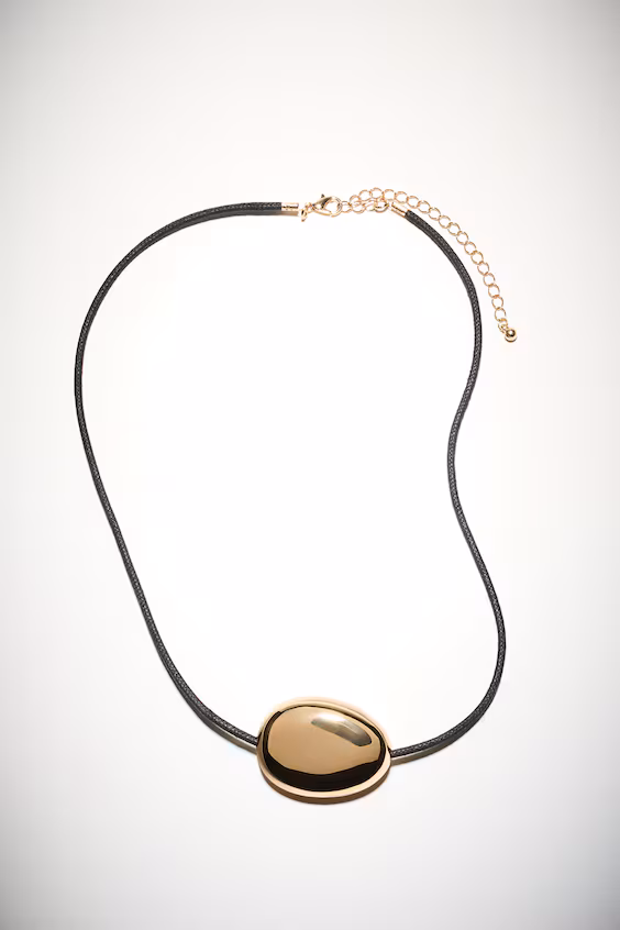 Подвесное колье на шнурке