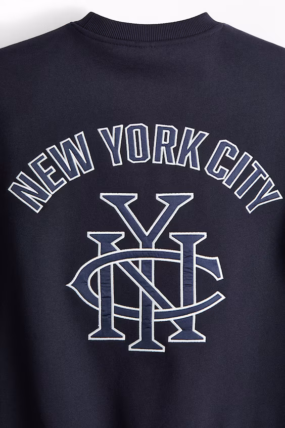 Свитшот с принтами свободного кроя