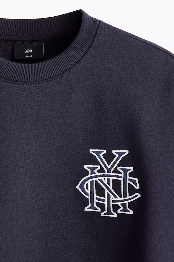 Свитшот с принтами свободного кроя