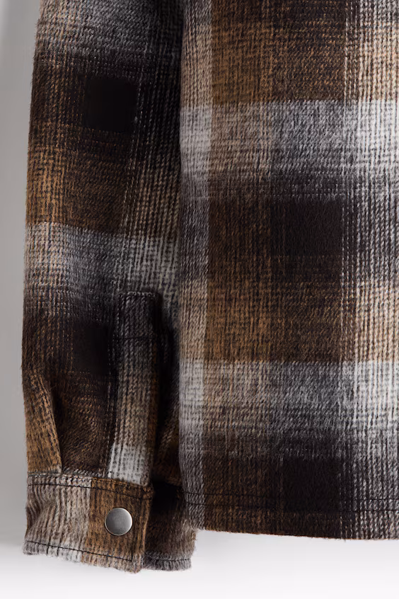 Рубашка на пуговицах комфортного кроя