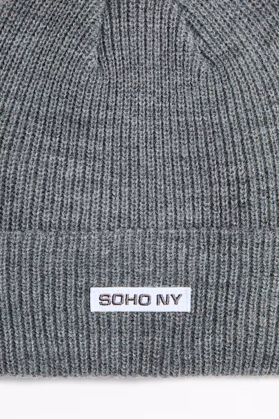 Шапка из рубчиковой вязки