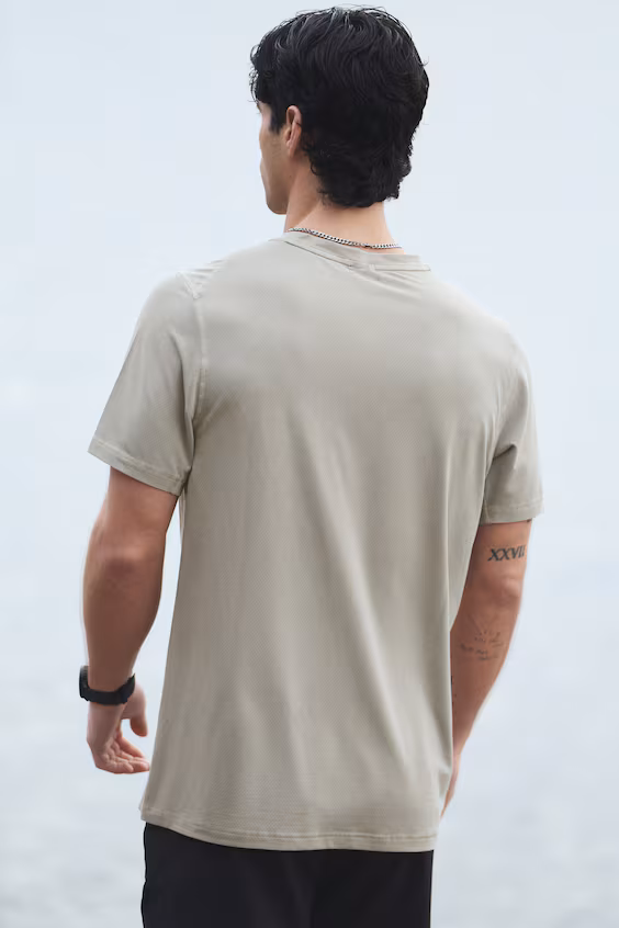 Футболка для спорта с технологией drymove™