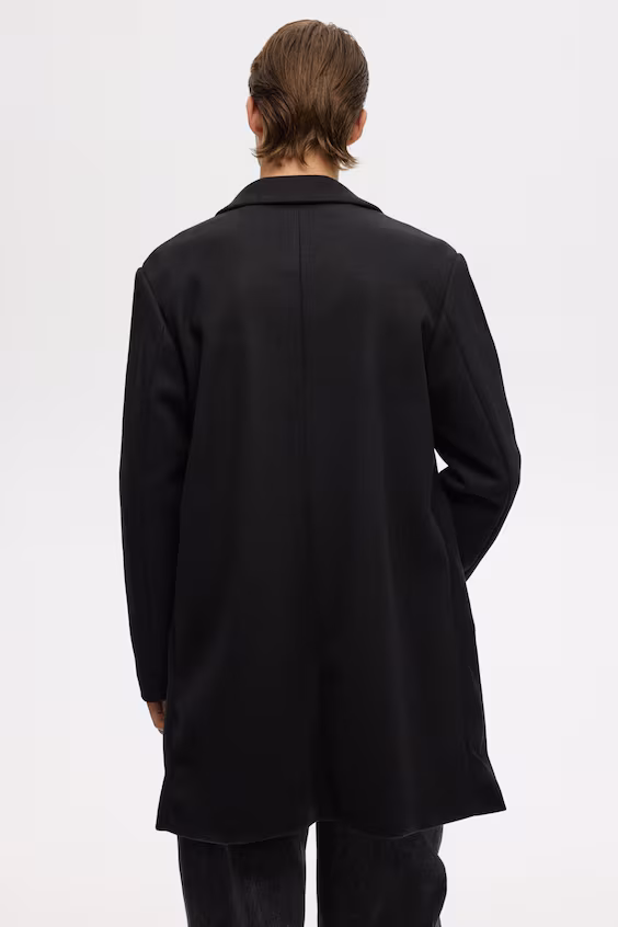 Длинное пальто с застежкой на пуговицы