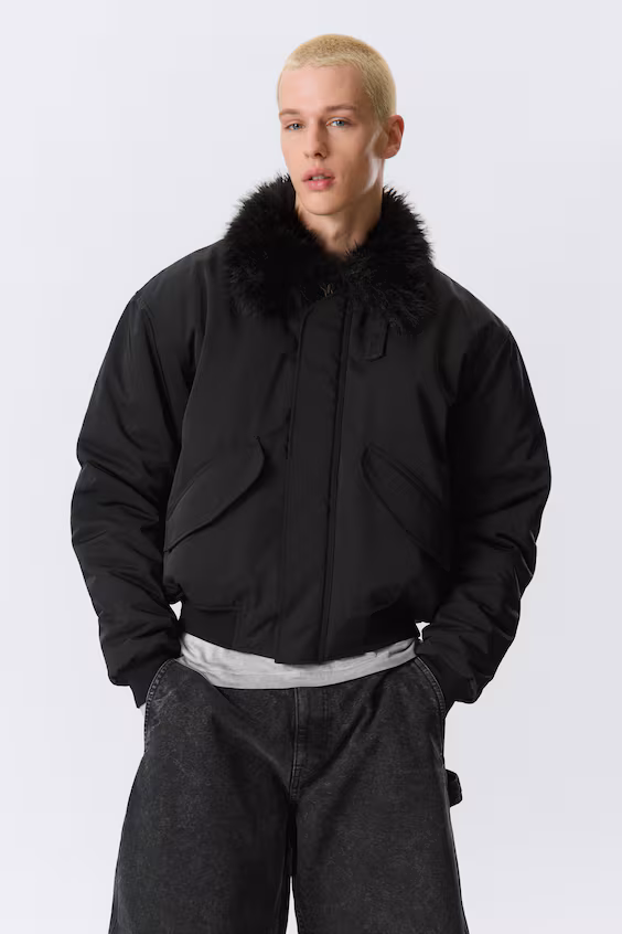 Укороченный бомбер с отложным воротником из искусственного меха