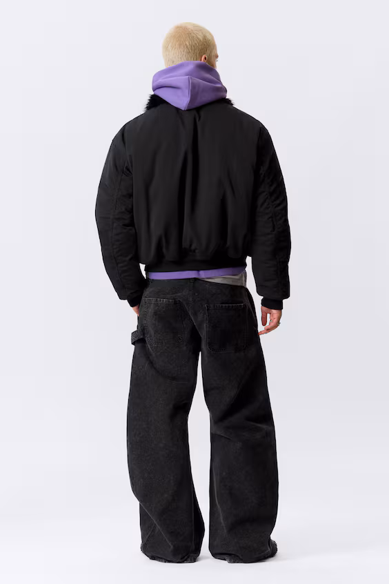 Укороченный бомбер с отложным воротником из искусственного меха