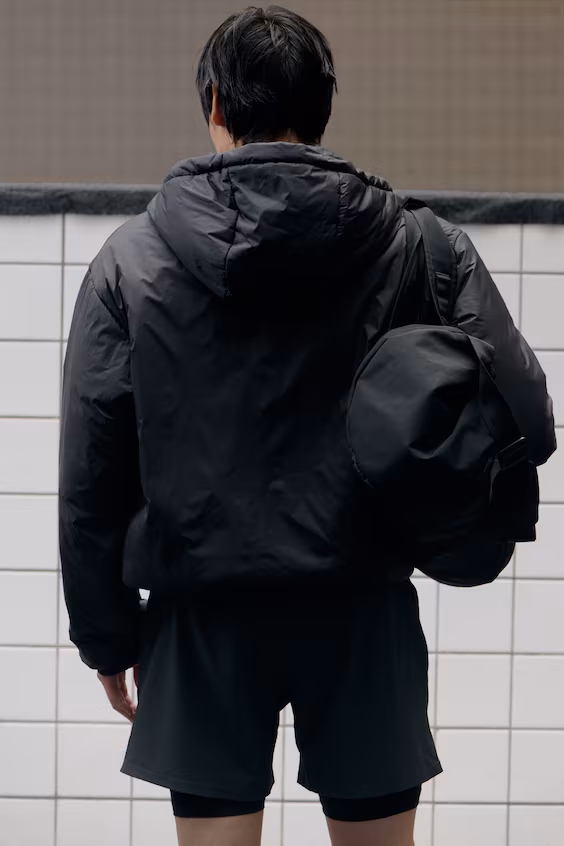 Ветрозащитная и водонепроницаемая куртка