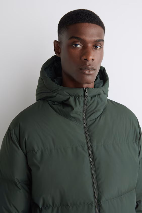 Стеганый пуховик с капюшоном