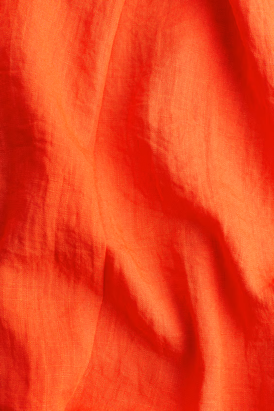 Платье на тонких бретелях