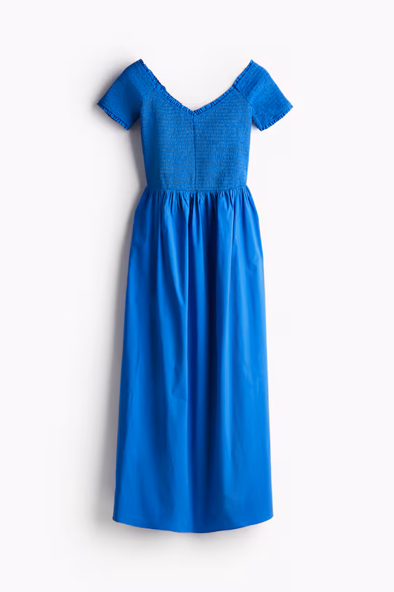 Платье с обнаженными плечами и сборкой