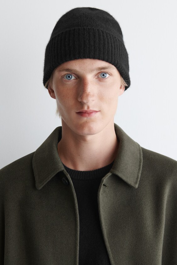 Шапка из грубого вязания