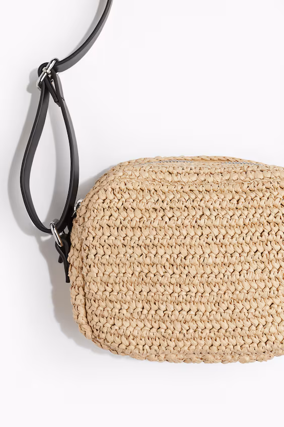 Сумка через плечо из соломки