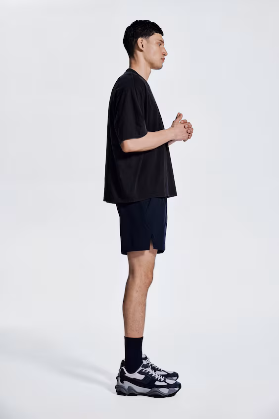 Спортивные шорты средней длины с технологией drymove™