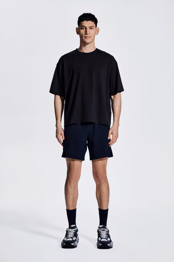Спортивные шорты средней длины с технологией drymove™