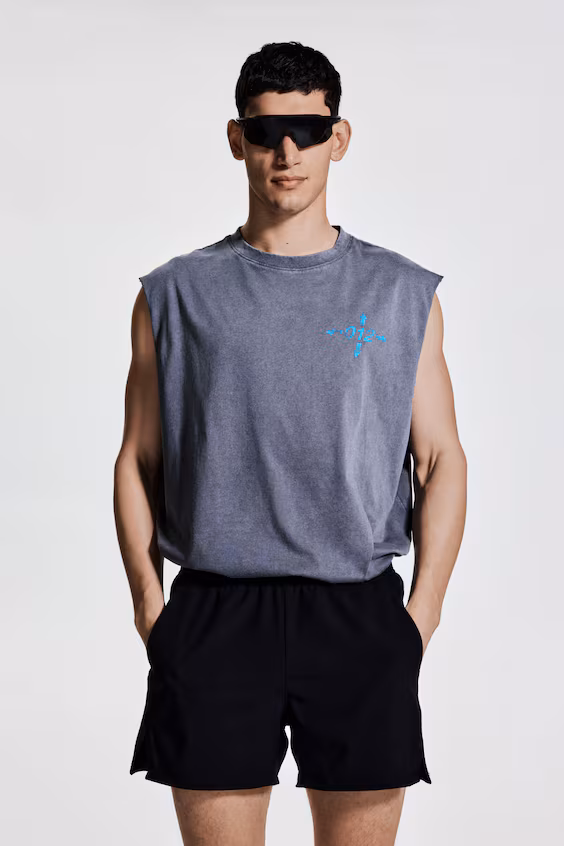 Короткие спортивные шорты с технологией drymove™