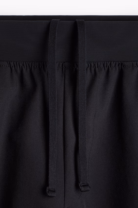 Короткие спортивные шорты с технологией drymove™