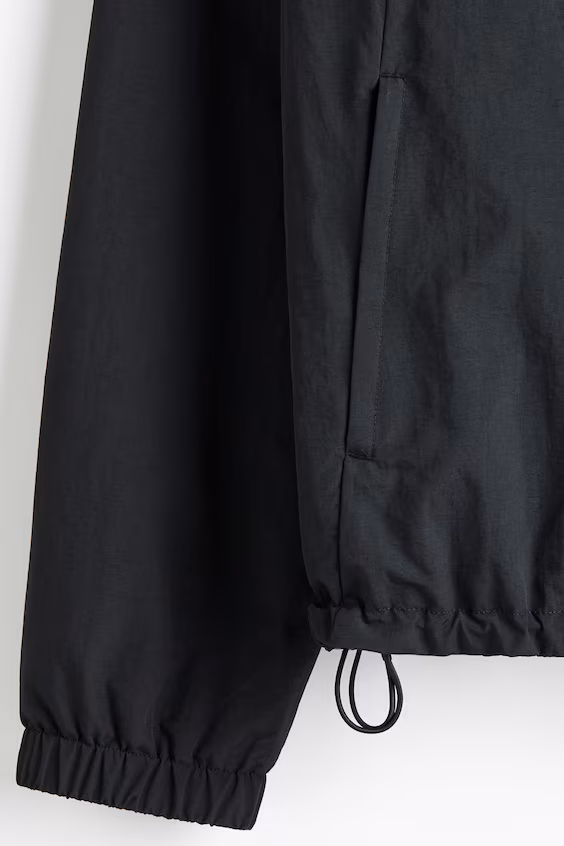 Ветрозащитное пальто с капюшоном