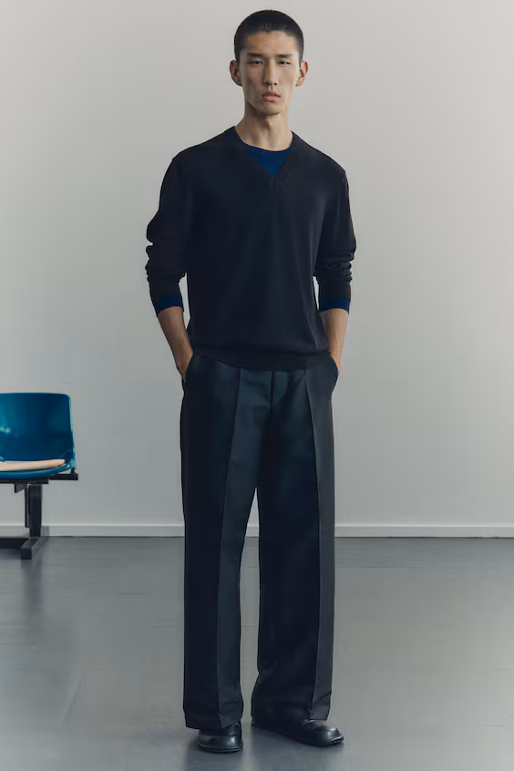 Свитер из тонкой вязаной шерсти стандартного кроя