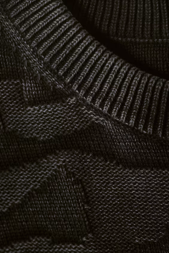 Свитер из хлопковой пряжи с объемной графикой