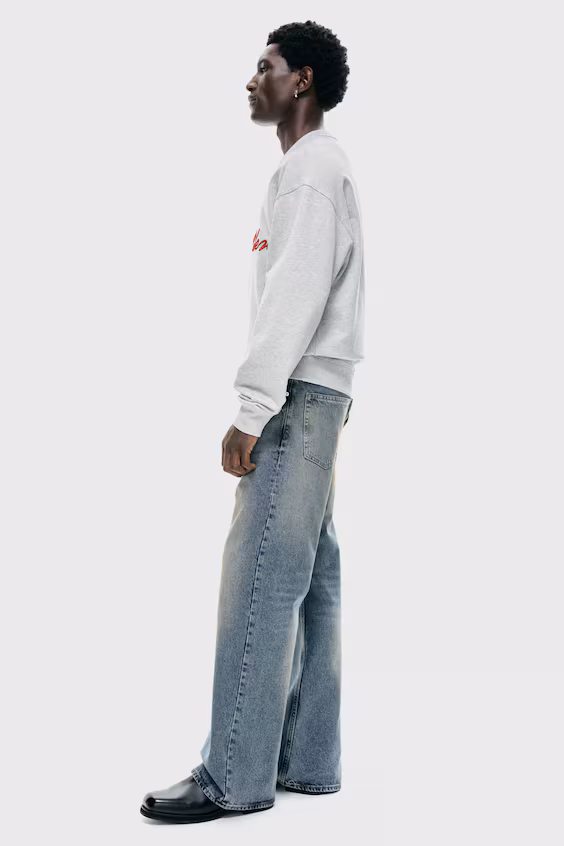 Свитшот свободного кроя