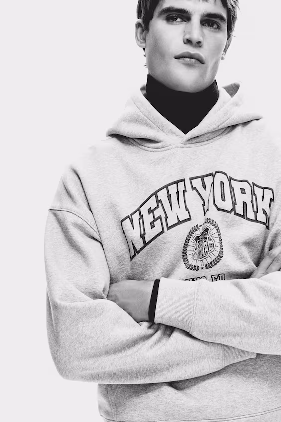 Толстовка с капюшоном и принтом свободного кроя