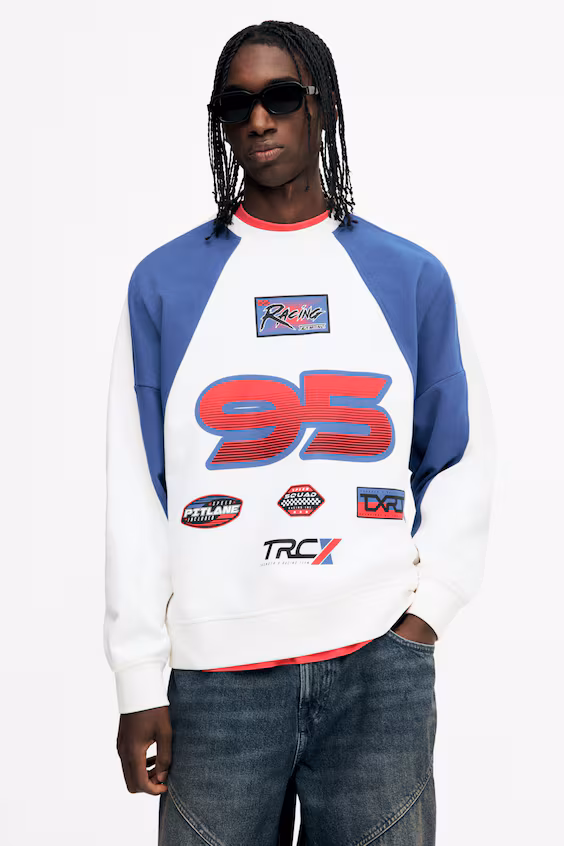 Свитшот в модели oversized fit с принтами