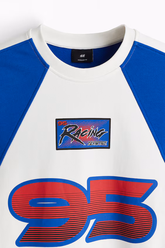 Свитшот в модели oversized fit с принтами