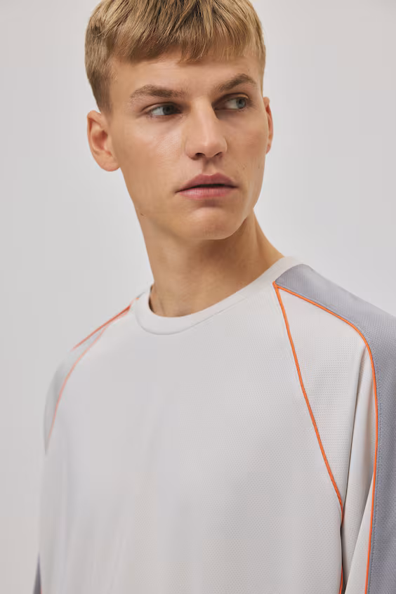 Свитер с длинными рукавами из сетчатого материала свободного кроя