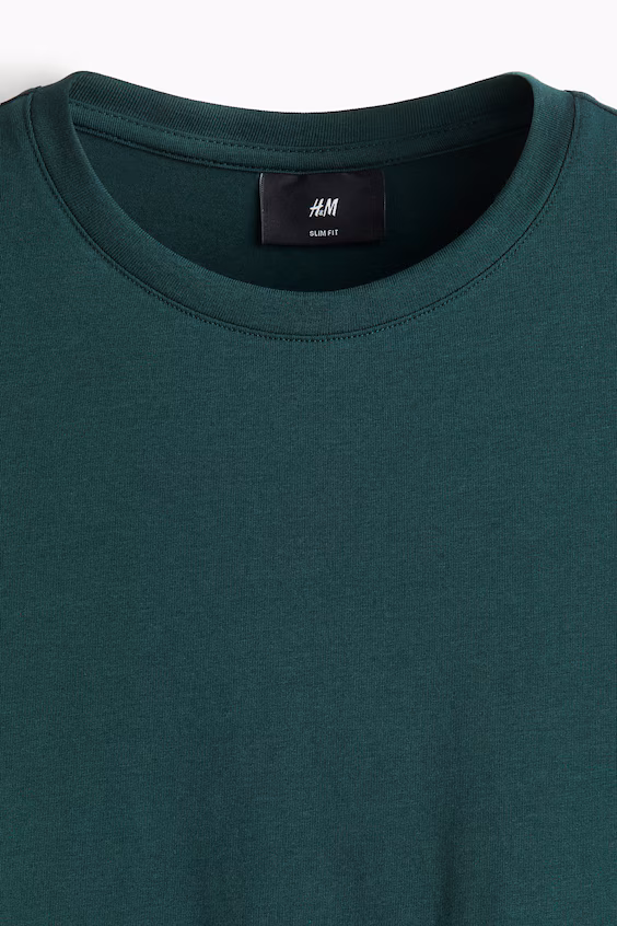 Футболка облегающего силуэта